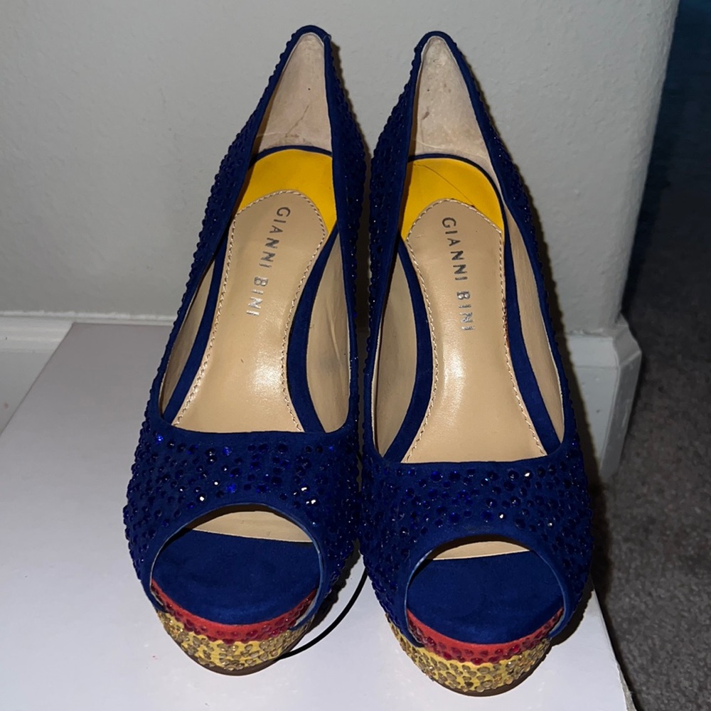 NEW Gianni Bini opened toed multicolored rhinestone heels size 6.5